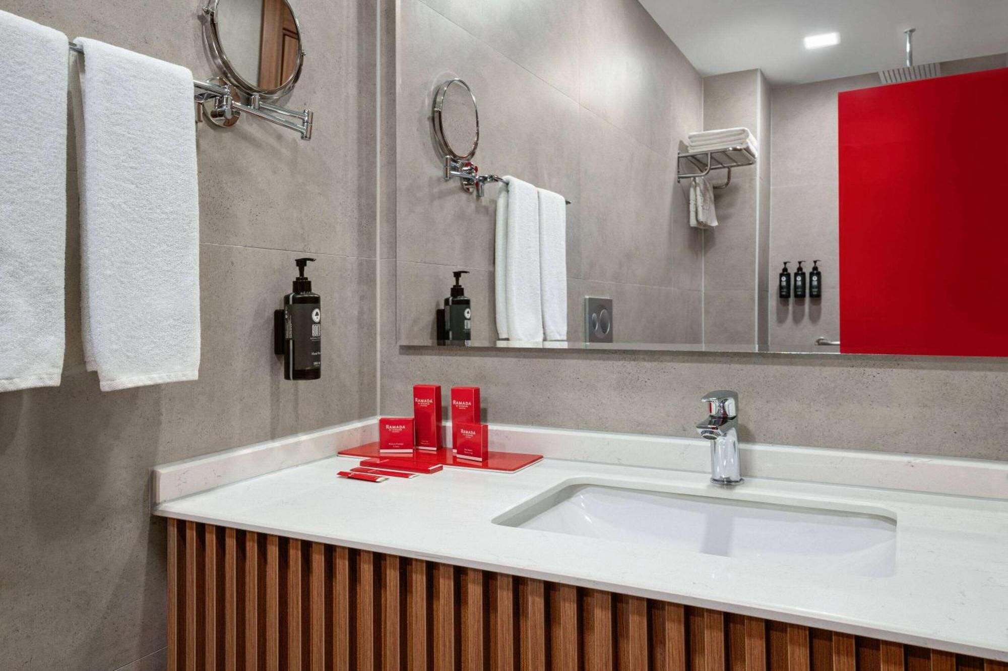 Ramada By Wyndham Gaziantep Hotel Екстериор снимка