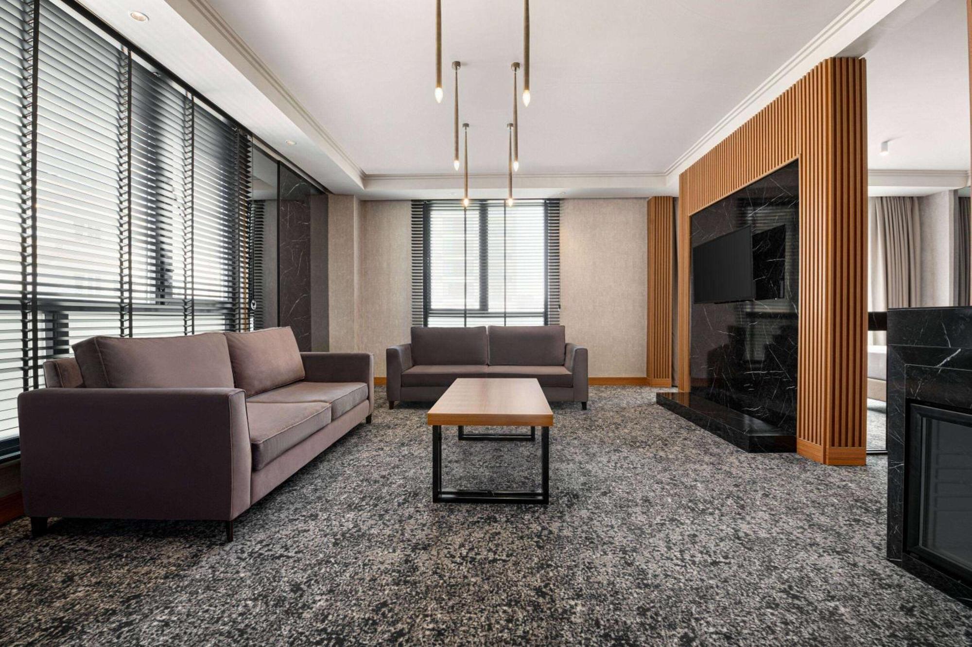Ramada By Wyndham Gaziantep Hotel Екстериор снимка