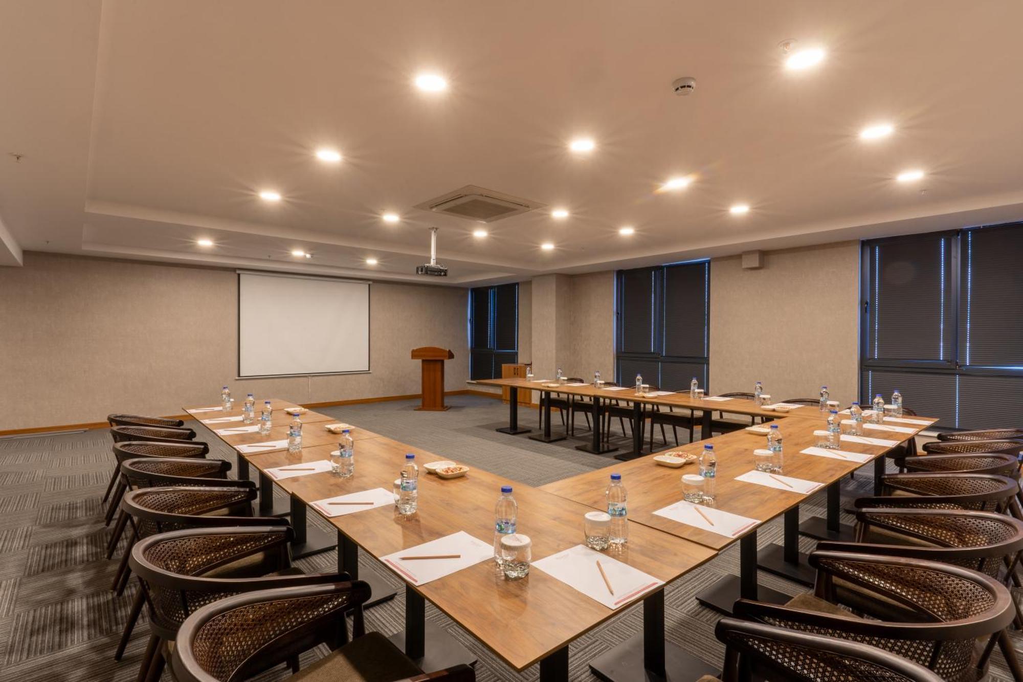 Ramada By Wyndham Gaziantep Hotel Екстериор снимка
