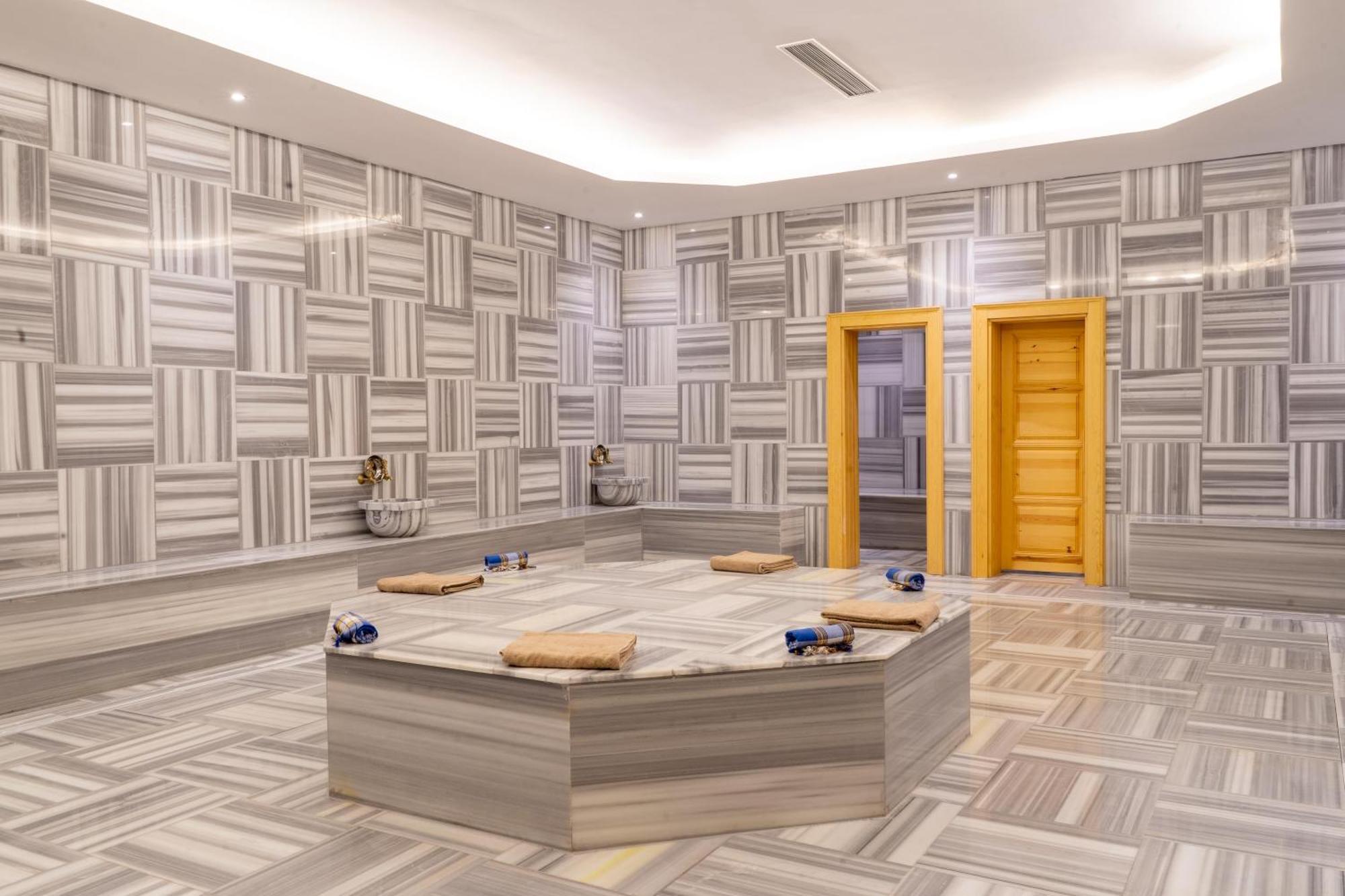 Ramada By Wyndham Gaziantep Hotel Екстериор снимка