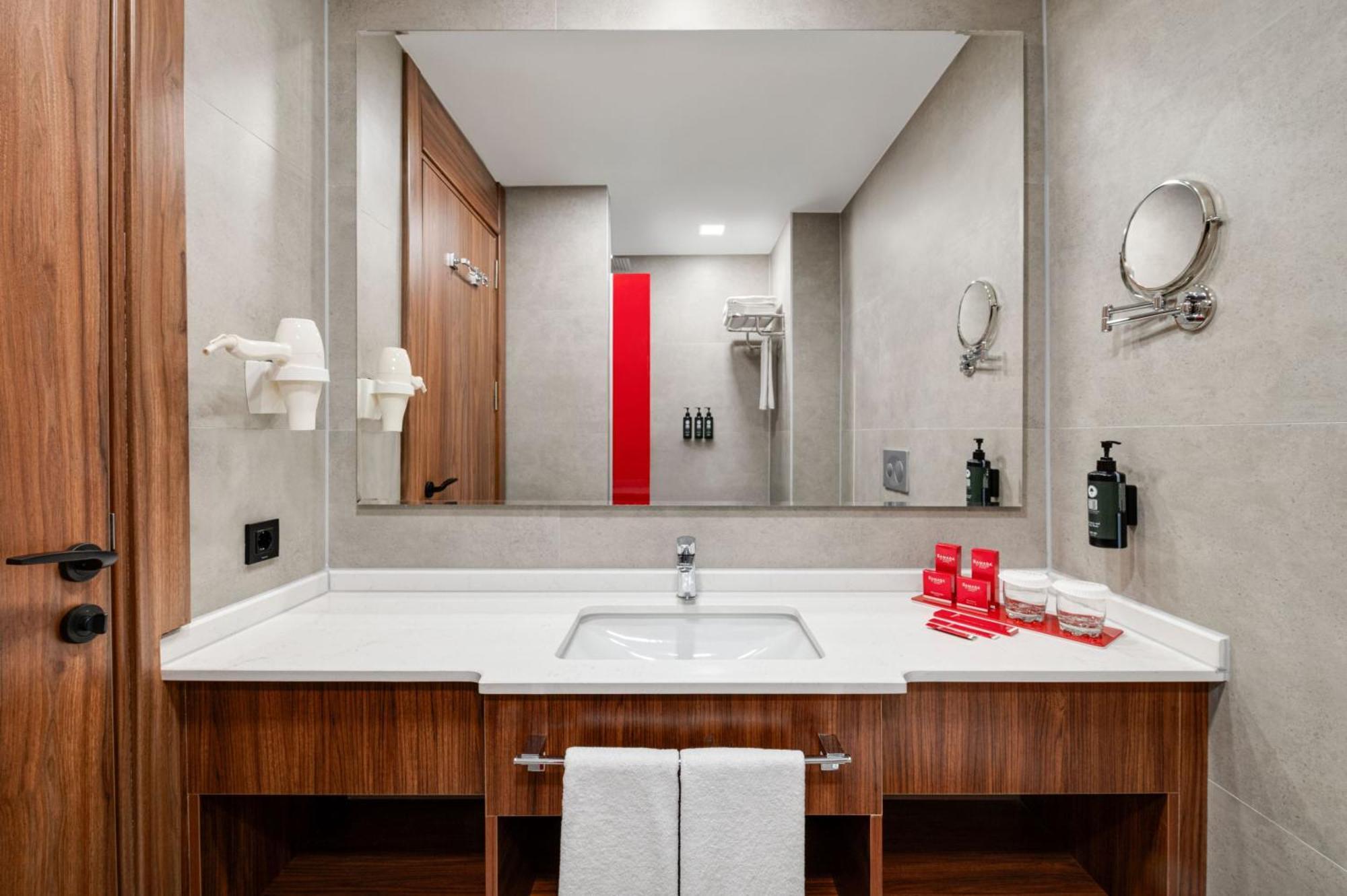 Ramada By Wyndham Gaziantep Hotel Екстериор снимка