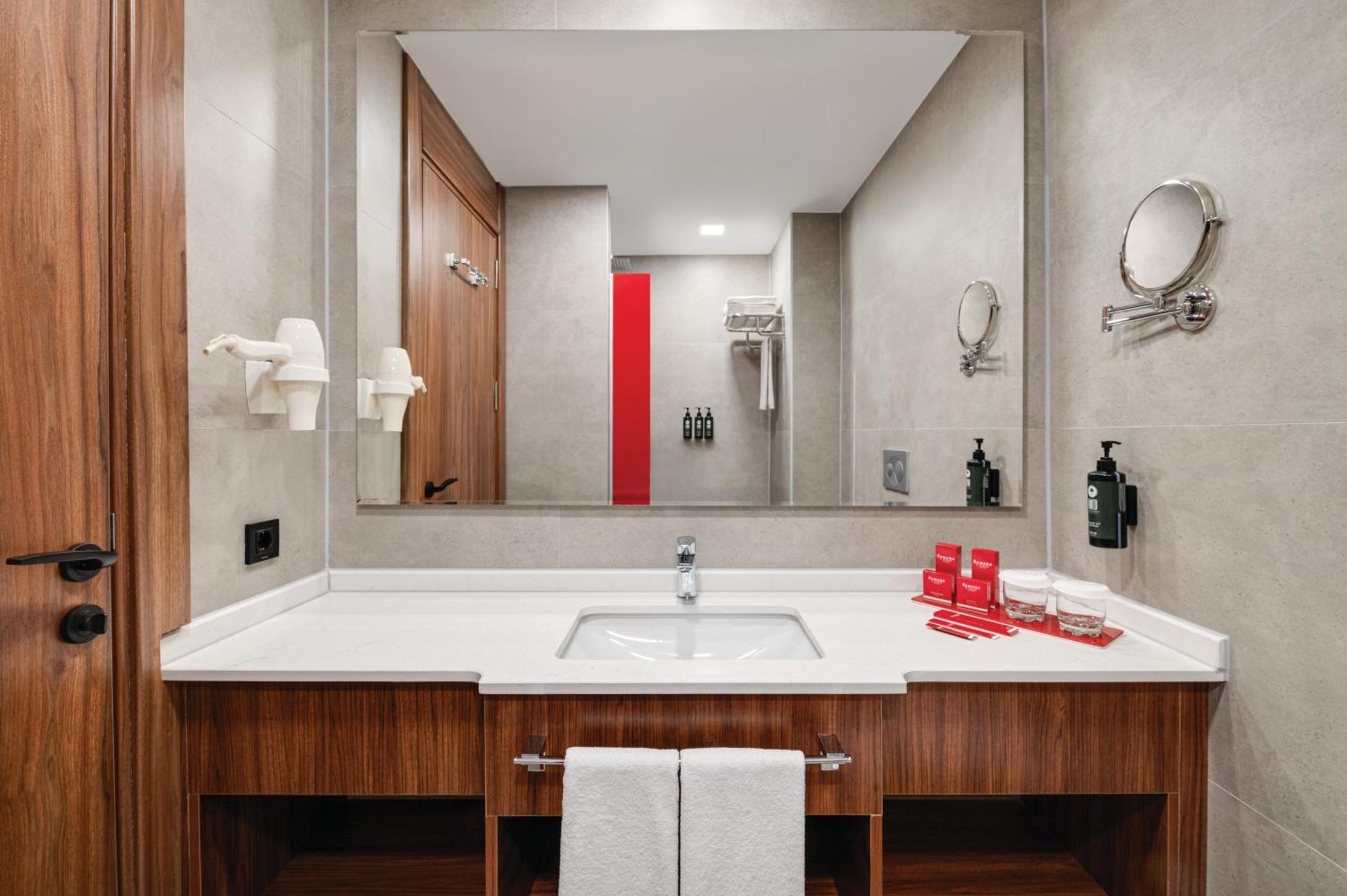 Ramada By Wyndham Gaziantep Hotel Екстериор снимка