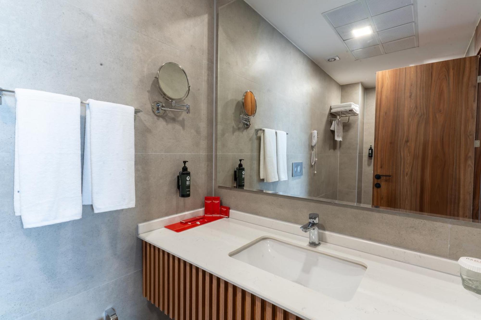 Ramada By Wyndham Gaziantep Hotel Екстериор снимка