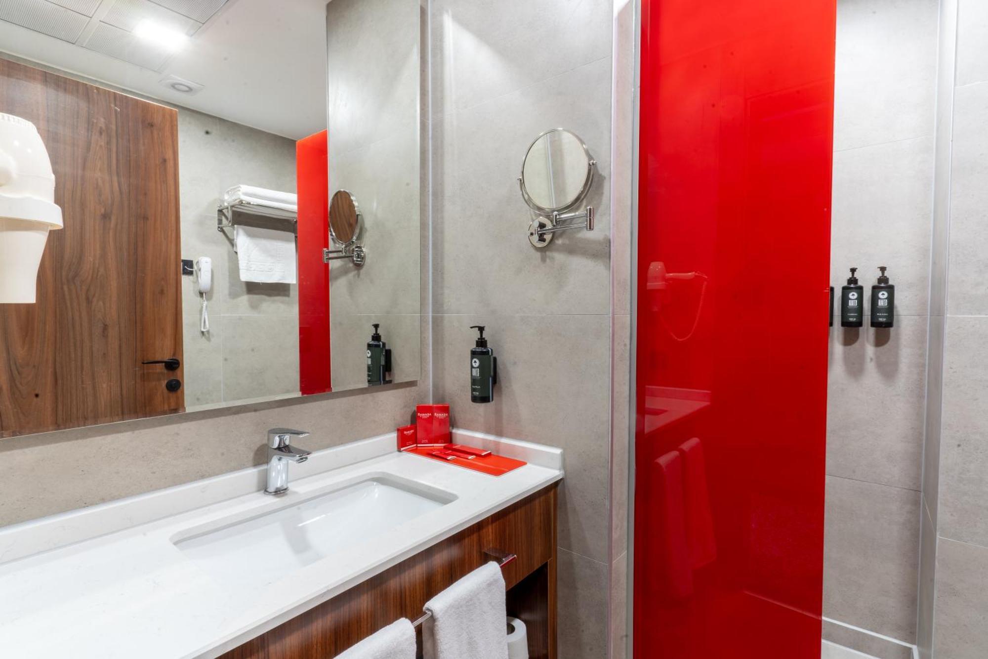 Ramada By Wyndham Gaziantep Hotel Екстериор снимка